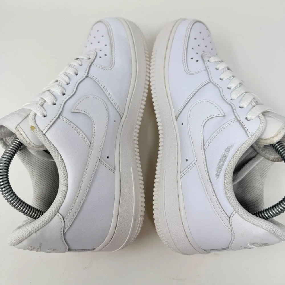 Nike Air Force 1 07 Womens White Low Top Sneakers DD8959-100 Size 7.5